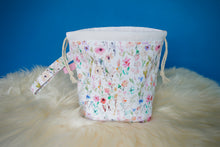 Load image into Gallery viewer, Floral Drawstring project bag
