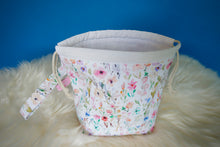 Load image into Gallery viewer, Floral Drawstring project bag
