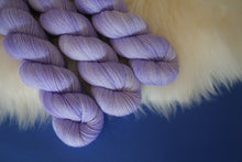 Load image into Gallery viewer, Periwinkle - Gold Sparkle Sock
