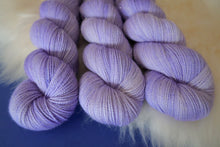 Load image into Gallery viewer, Periwinkle - Gold Sparkle Sock
