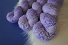 Load image into Gallery viewer, Periwinkle - Gold Sparkle Sock
