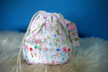 Load image into Gallery viewer, Floral Drawstring project bag
