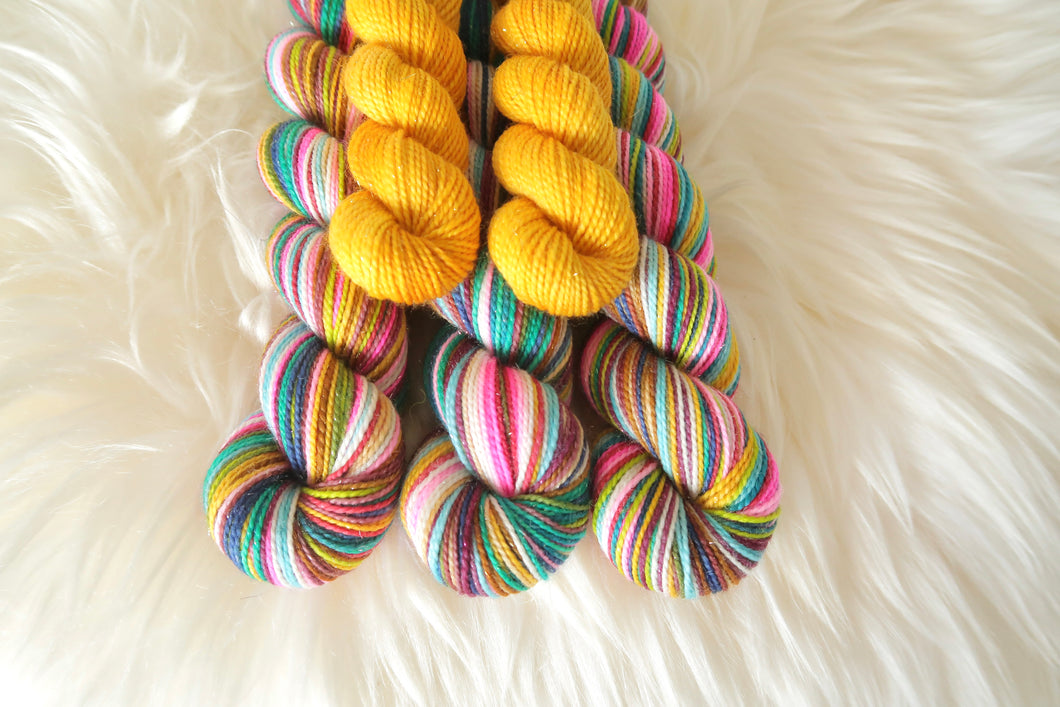 Autumble self-striping yarn