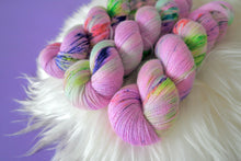 Load image into Gallery viewer, Flower Beds - Gold Sparkle Sock
