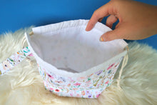 Load image into Gallery viewer, Floral Drawstring project bag

