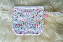 Load image into Gallery viewer, Floral Drawstring project bag
